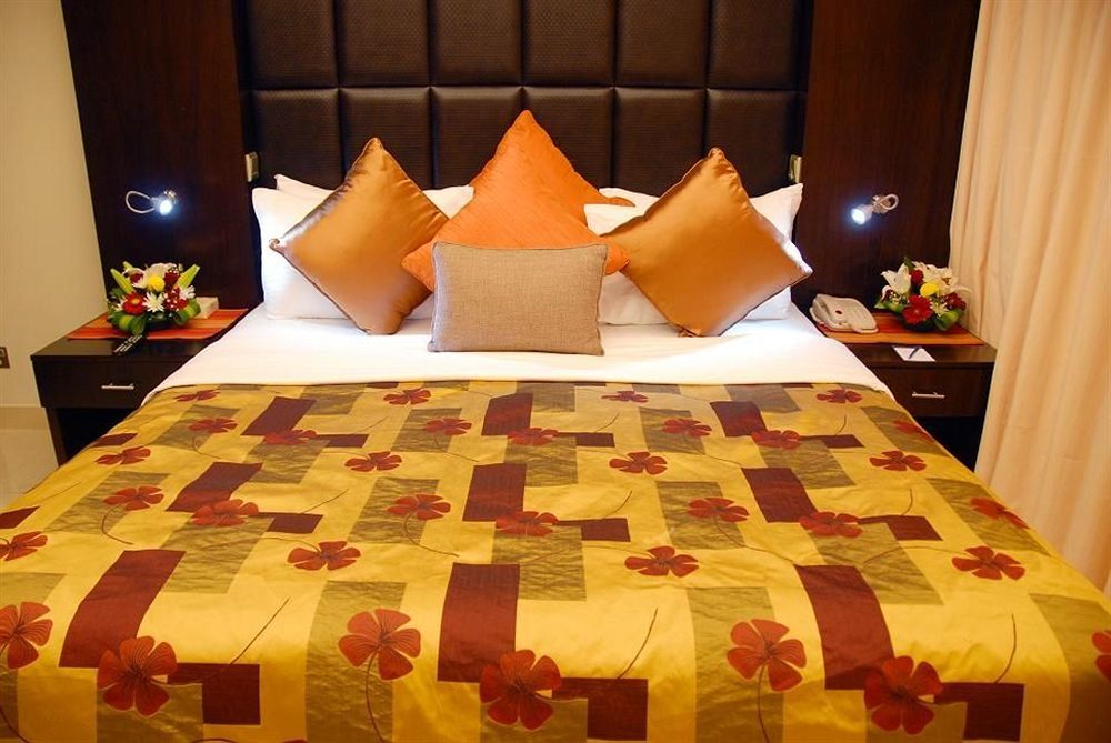 Staybridge Suites Dubai Internet City By Ihg Bagian luar foto